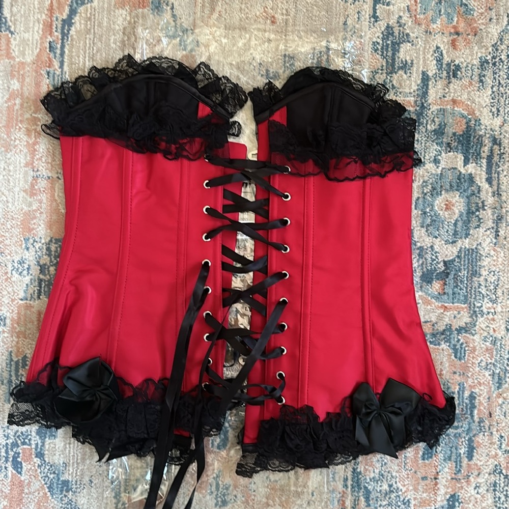Corset - Picture 2 of 3